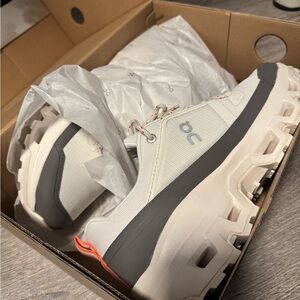 On Running Men's Size 9 ivory couldrock low hiking shoes